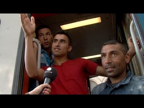 اللاجئون في المجر يرفضون النزول من القطار