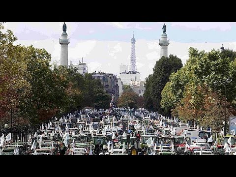 شاهد مزارعون غاضبون يستعرضون قوتهم في فرنسا