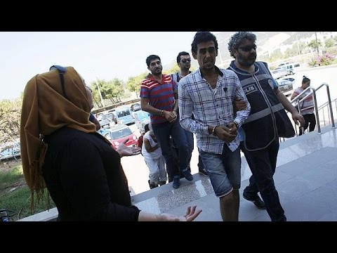 شاهد السجن لأربعة مهربين للمهاجرين