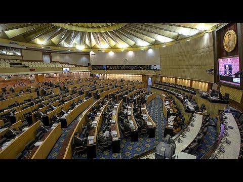 شاهد المجلس الوطني يرفض مسودة الدستور الجديد
