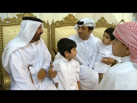 شاهد وزير شؤون الرئاسة يقدم واجب العزاء في الشهداء