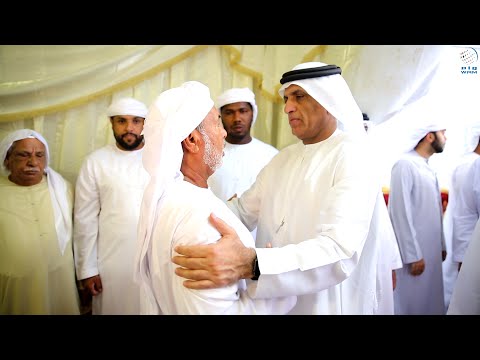 شاهد حاكم رأس الخيمة يقدم العزاء في شهداء الوطن