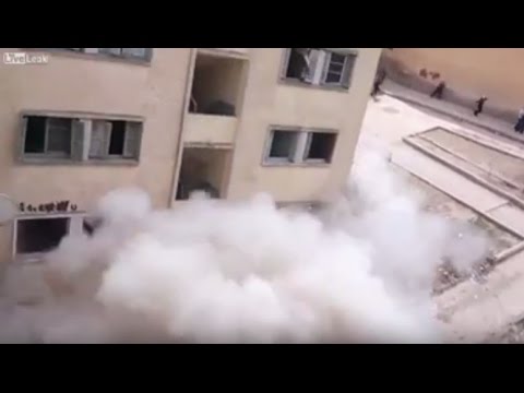 بالفيديو لحظة انهيار بناية بعد لحظات من إخلائها