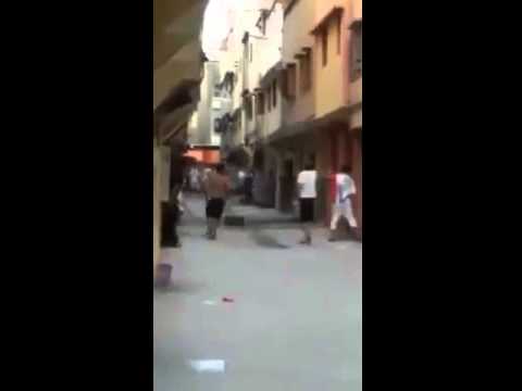 شاهد سيوف وكلاب في شجار عنيف