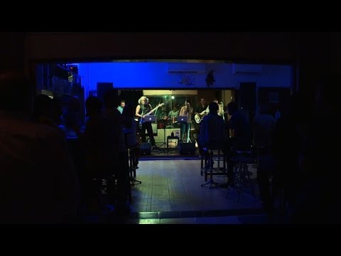 شاهد حفلات ليلية خاصة بعيدا من عيون المتشددين في كراتشي