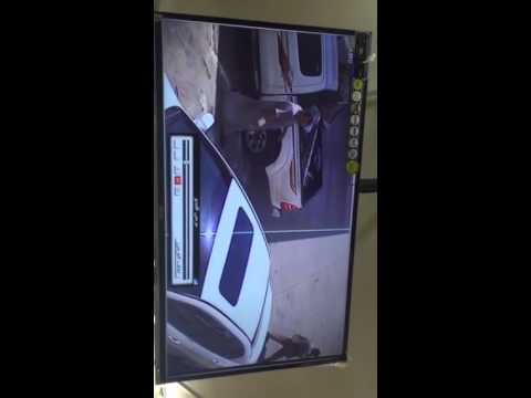بالفيديو لحظة سرقة سيارة شخص وبداخلها زوجته
