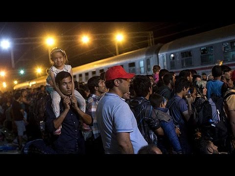 شاهد أزمة اللاجئين تقسم أوروبا بين مؤيد ومعارض