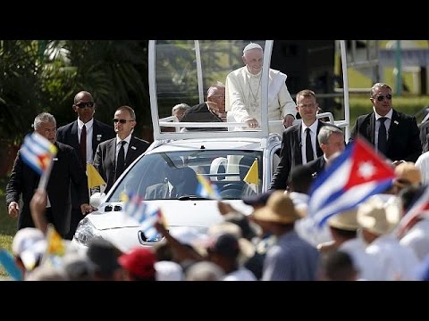 بالفيديو البابا فرنسيس يزور مدينة هولغوين مهد المسيحية