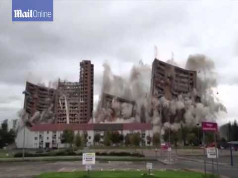 بالفيديو  لحظة هدم ثلاثة مباني بـ180 كيلو متفجرات