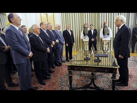 شاهد أعضاء حكومة تسيبراس الجديدة يؤدون القسم الدستوري