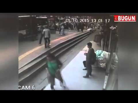 شاهد حافلة تدهس عددًا من الركاب أسفر عن مقتل 12 شخصًا