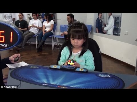 طفلة صينية تحل مكعب روبيك فى 47 ثانية فقط