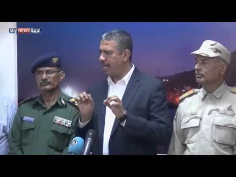 بحاح يؤكد تكثيف العمل لإعادة إعمار عدن