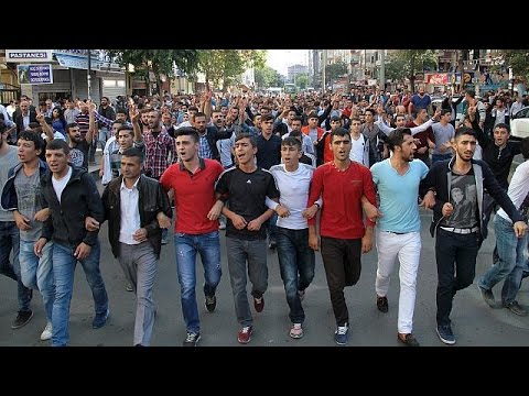 شاهد مظاهرات تحّمل أردوغان مسؤولية تفجيري أنقرة