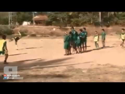 لاعب هاوٍ يسجل هدف مذهل