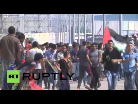 شاهد اشتباكات بين الشبان الفلسطينيين والقوات الإسرائيلية