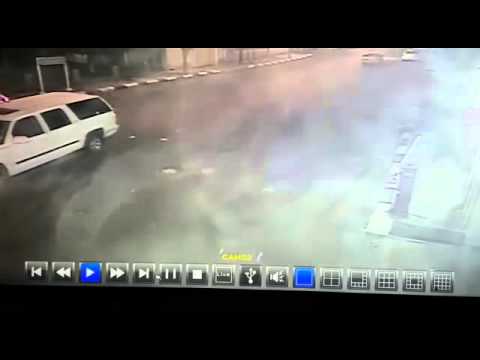 بالفيديو لص يسرق ذراع بوابة صحة الطائف ليلًا