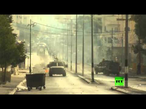 شاهد اندلاع مواجهات في بيت لحم بين الفلسطينيين والقوات الإسرائيلية