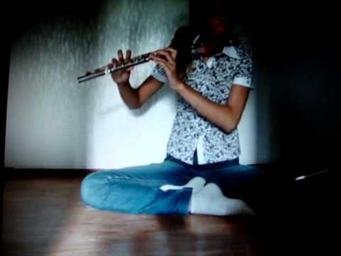 قطة تكره الموسيقى وتضرب مربيتها بقسوة