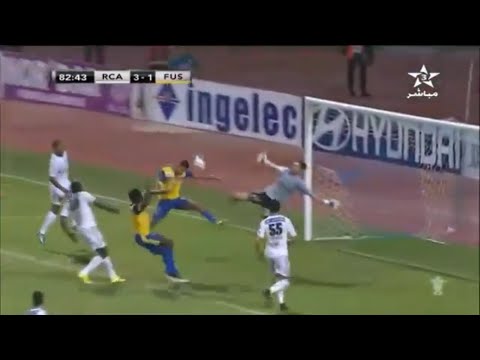 شاهد حارس مغربي ينقذ مرماه على طريقة جاكي شان