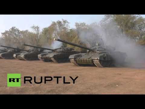 شاهد قوات جمهورية لوغانسك الشعبية تسحب دباباتها من خط التماس