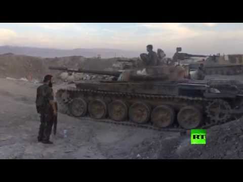 شاهد لحظة دخول الجيش السوري إلى قرية وسط حماة