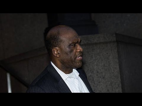 شاهدالإفراج عن جون أش بكفالة