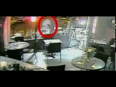 شاهد  لحظة الهجوم على مقهى في باريس