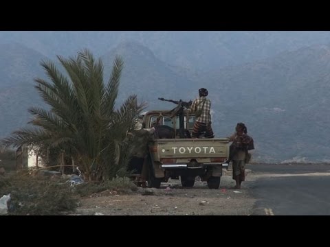 شاهد200 ألف مدني محاصرون بسبب معارك تعز