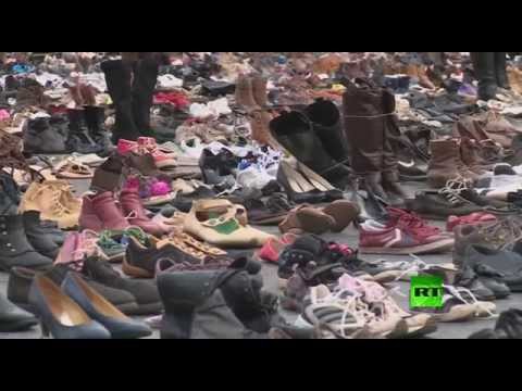 بالفيديو نشطاء ينظمون مظاهرة بالأحذية في باريس