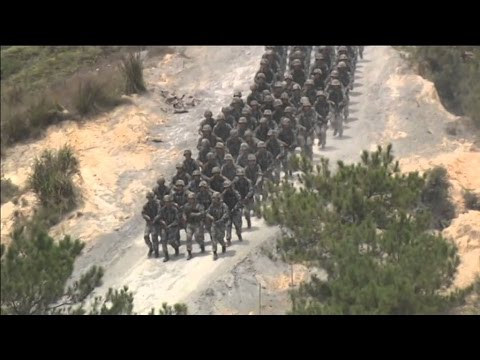 شاهد لحظة انهيار عقار في شارع عمومي في الصين