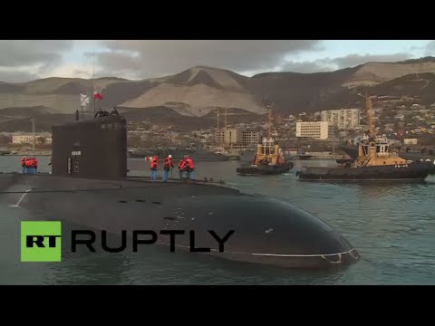 فيديوغواصة روسية توجه ضربات لمواقع داعش