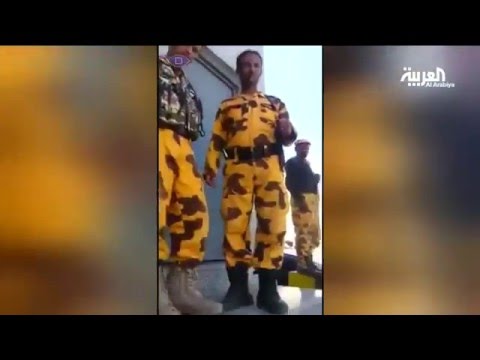 طفلًا يمنيًا يتوسل لحوثيين إطلاق سراح أبيه