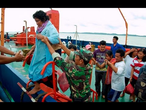 العثور على أولى الضحايا وانتشال 23 ناجيًا