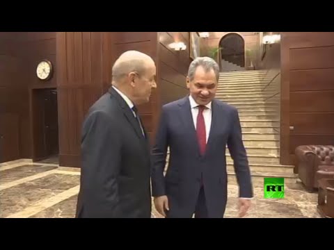 لقاء بين وزير الدفاع الروسي سيرغي شويغو ونظيره الفرنسي جان إيف لودريان