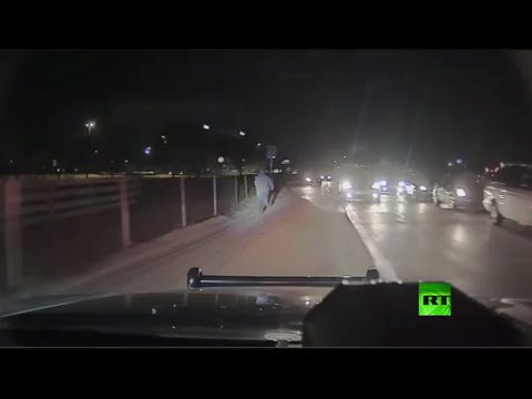 رجال الشرطة يلاحقون سائق سيارة في الـ 13 من عمره