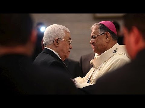 فيديو مئات المسيحيين الفلسطينيين يحتفلون بعيد الميلاد في كنيسة المهد