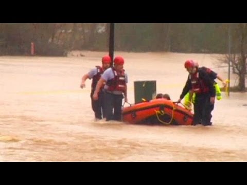 فيديو عواصف قوية تضرب جنوب شرق الولايات المتحدة الأميركية