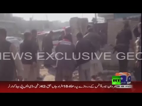 شاهد مقتل 30 شخصًا إثر هجوم انتحاري شمال غرب باكستان