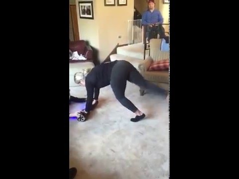 شاهد فتاة تتعرض لموقف محرج بسبب هدية شقيقها