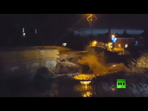 شاهد انهيار جزء من جسر يوركشاير