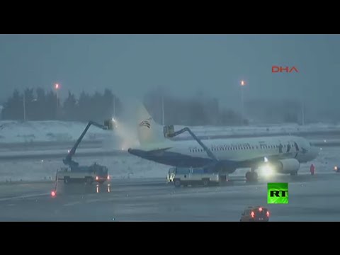 الثلوج تعرقل عمل مطار اسطنبول