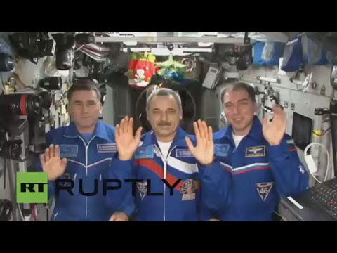 رواد فضاء روس يهنئون بلادهم بحلول عيد رأس السنة والميلاد
