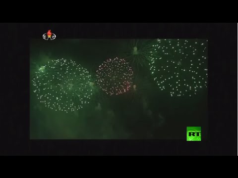 العاصمة الكورية الشمالية بيونغ يانغ تتلون بالألعاب النارية