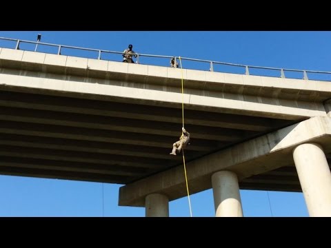 داعش يفخخ الجسور والطرق الحيوية في الموصل