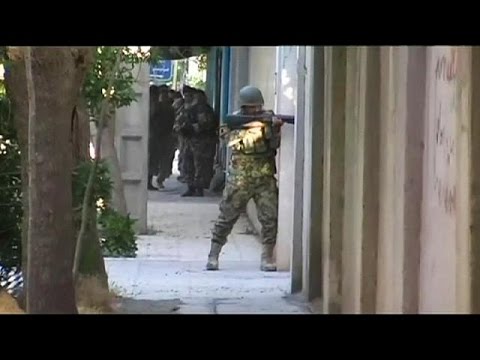 شاهد القنصلية الهندية في مزار الشريف تتعرض لهجوم مسلح