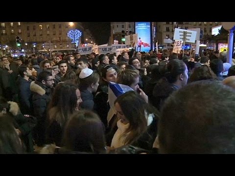 شاهد مئات الفرنسيين يحيون ذكرى الاعتداء على المتجر اليهودي