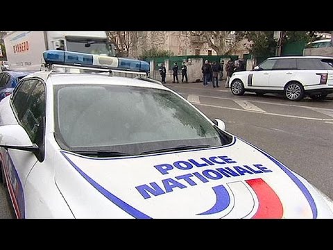 شاهد صبي يعتدي على مدرس في مارسيليا ويؤكد انتماءه لـداعش