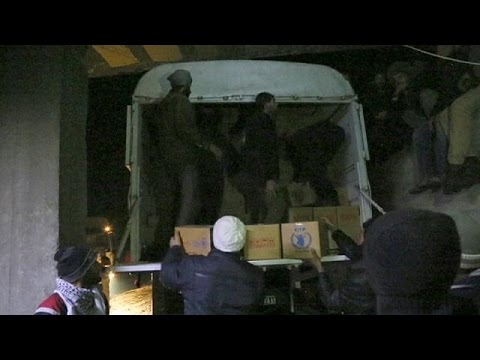 شاهد استمرار توصيل المساعدات الإنسانية إلى ثلاث بلدات سورية