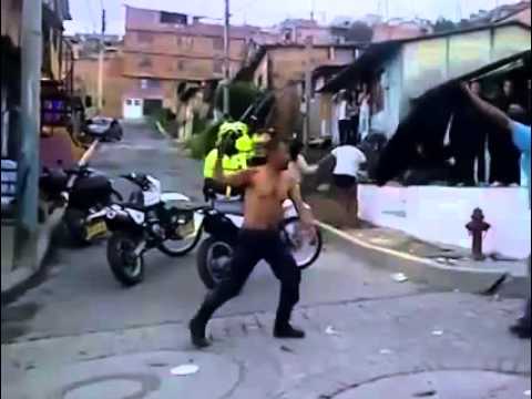 قوات الأمن تواجه رجلًا مسلّحًا بـ«ساطور»